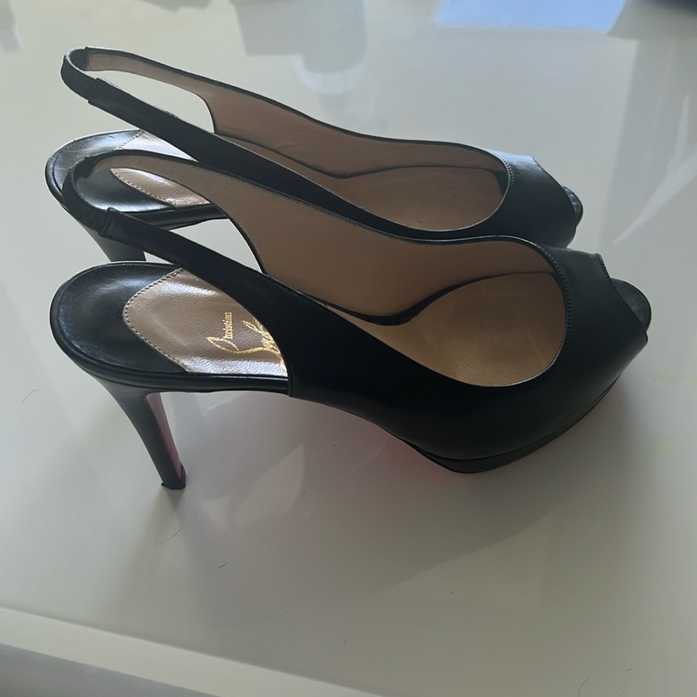 Barely worn classic Louboutin .
